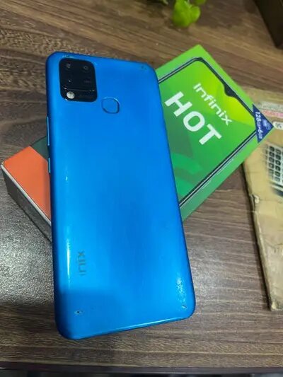 Infinix Hot