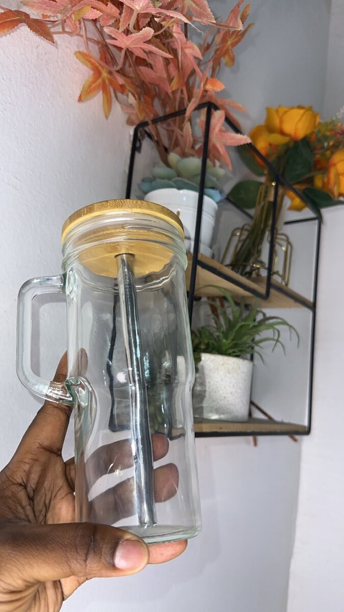 Tasse en verre avec couvercle en bambou