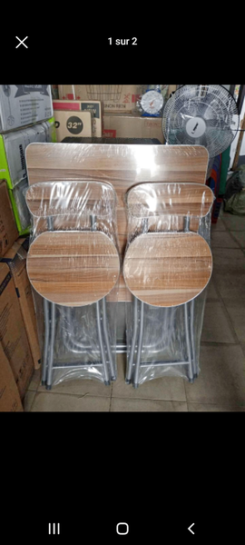Table à manger et 2 chaise