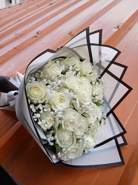 Bouquet élégant de roses blanches