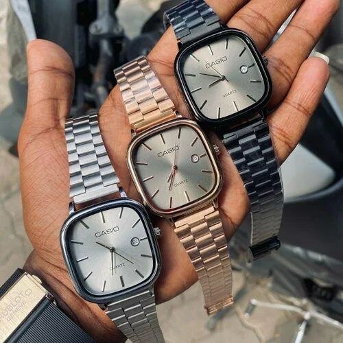 Casio Montre Homme Acier - Élégance et Précision