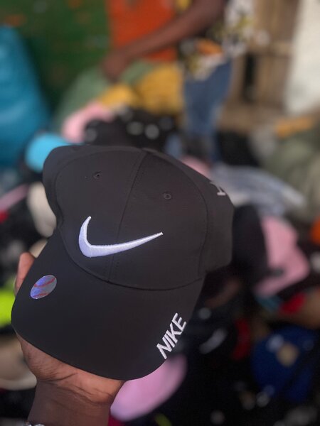 Casquettes noires tendance