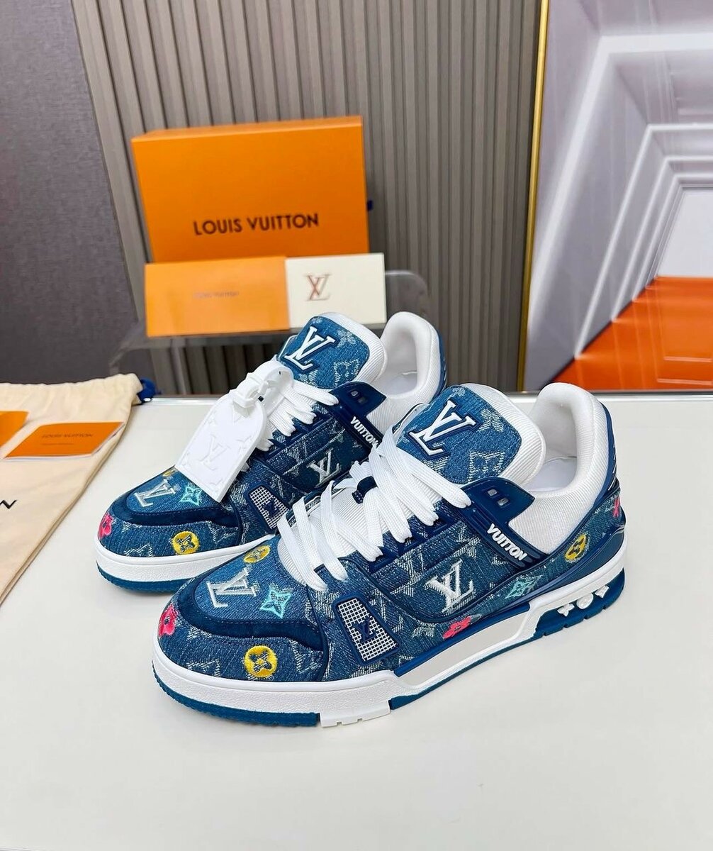 LOUIS VUITTON SNEAKER