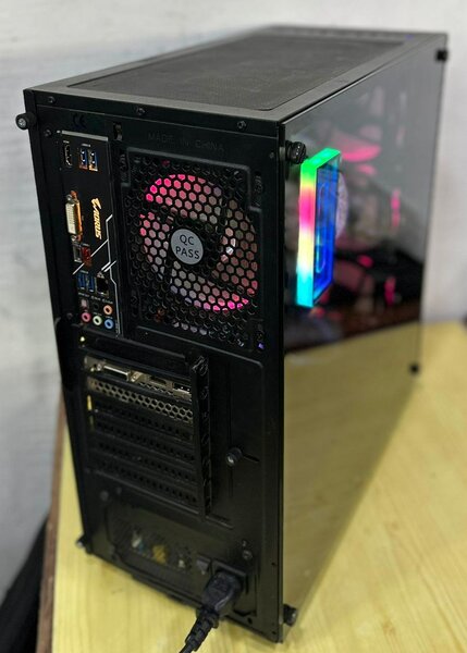 UC GAMERS PROGRAMMEURS, ARCHITECTURE, MULTIMÉDIA, GIGABYTE