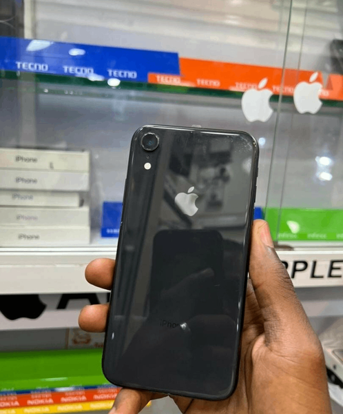 iPhone Noir 64Go Débloqué
