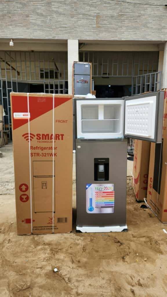 Réfrigérateur intelligent avec distributeur d'eau