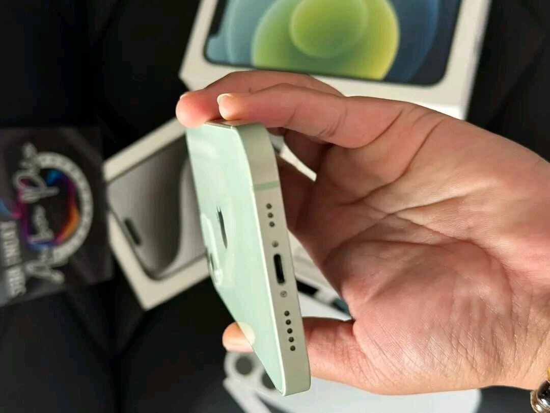 Smartphone vert dernière génération