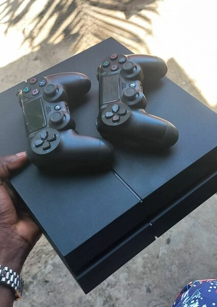 Ps4 fat craque + 2 manettes