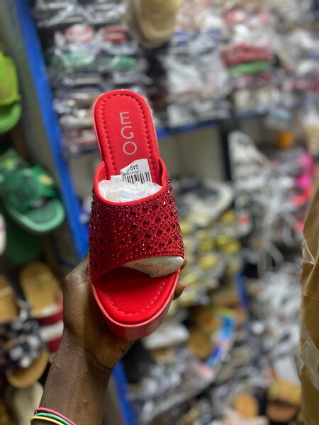 Sandales compensées strass femme