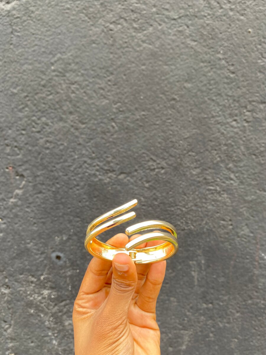 Bracelets élégants dorés