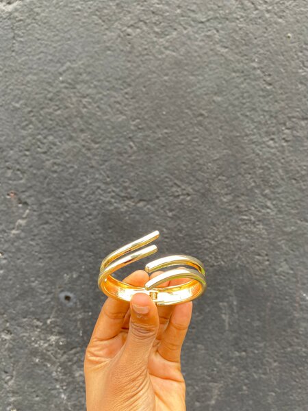 Bracelets élégants dorés