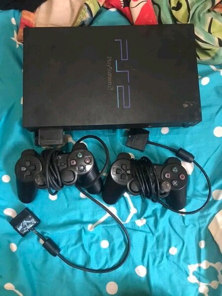 Console PS2 avec manettes