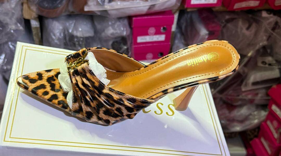 Sandale à talons léopard élégantes