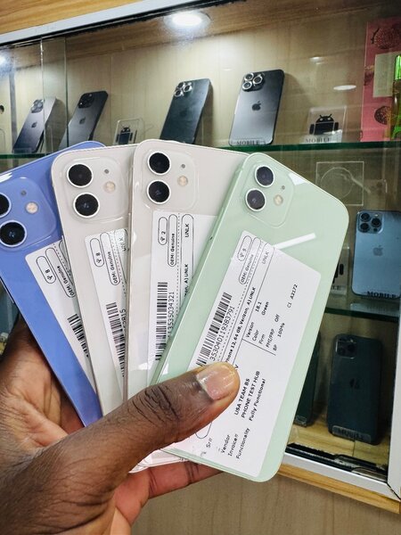 iPhone 12 64giga Casi neuf