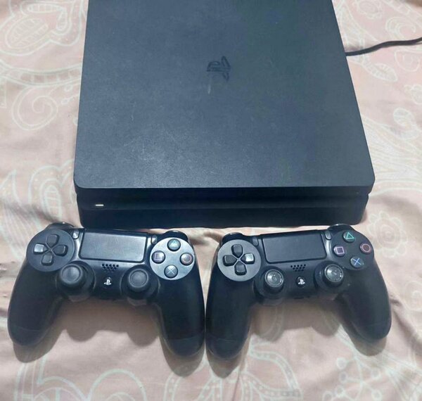 Console de jeu PlayStation 4