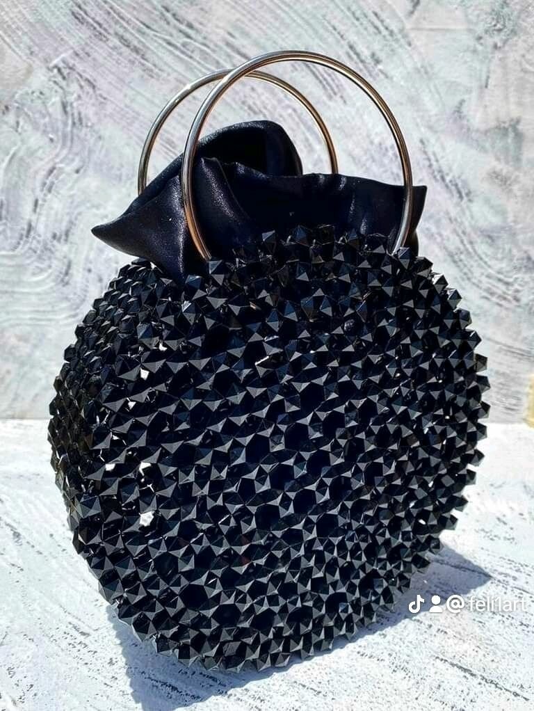 Sac à main élégant perles