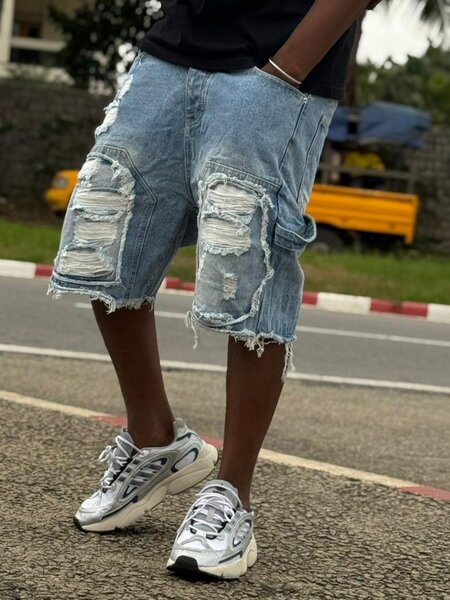 Shorts en jean déchirés homme
