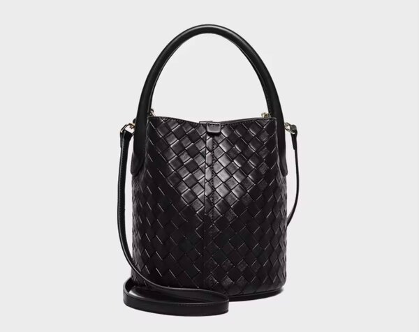 Sac seau en cuir tressé
