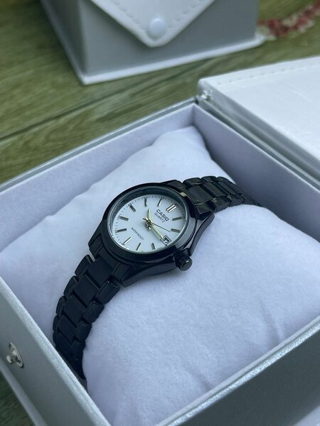 Montres élégantes pour femmes