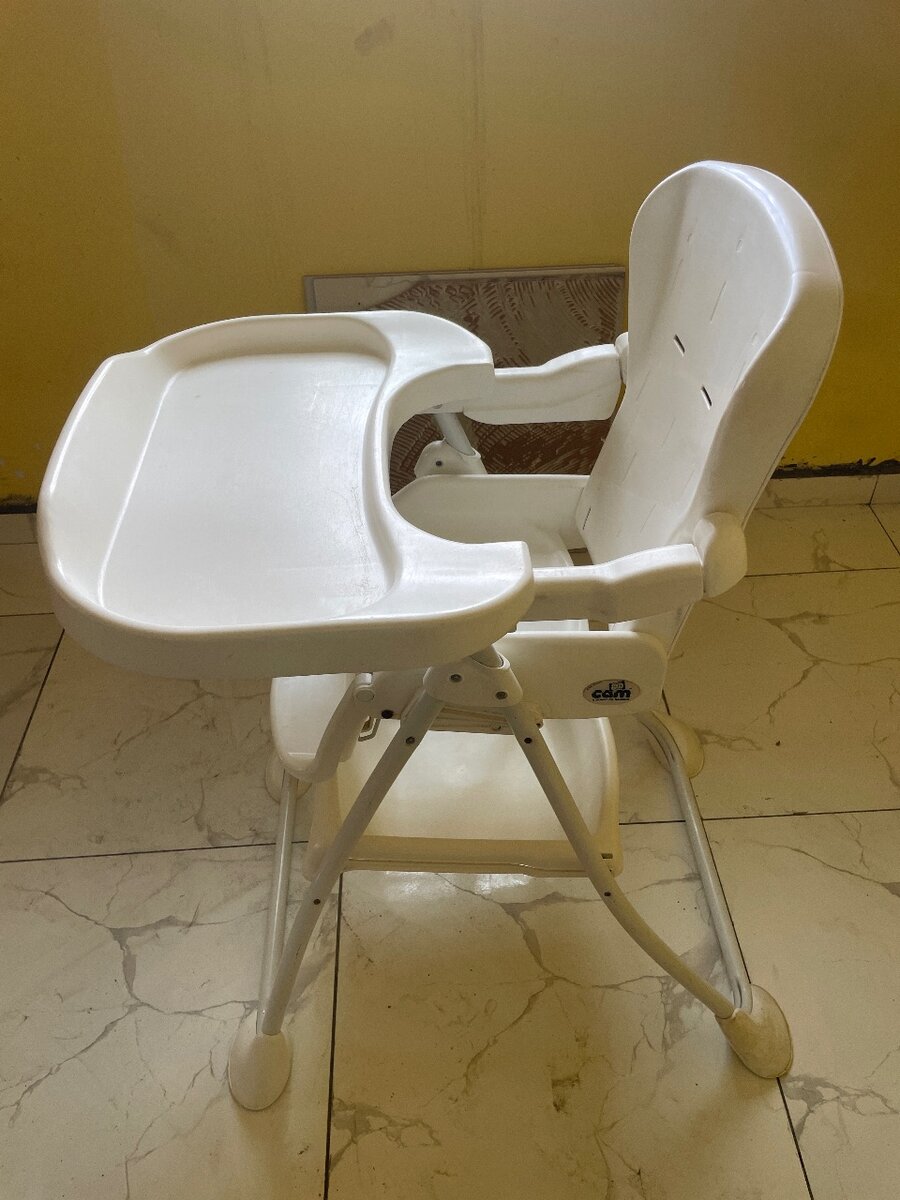 Chaise haute bébé pratique