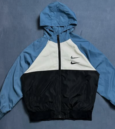 Nike windbreaker size: M