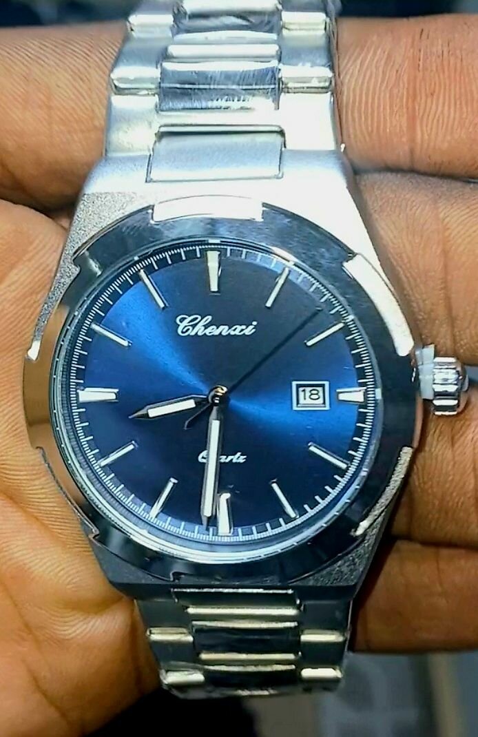 Montre homme (avec  livraison  yango gratuit )