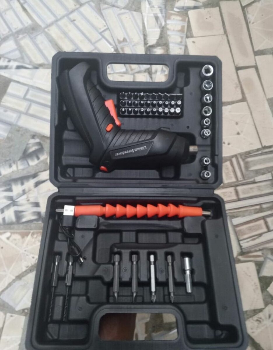 Perceuse sans fil avec accessoires