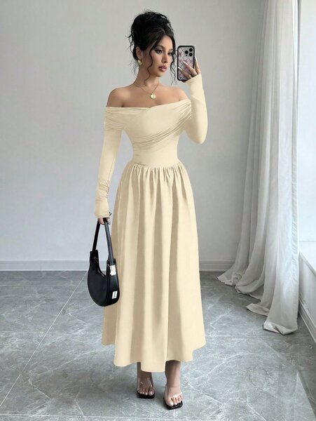 Robe élégante à épaules dénudées