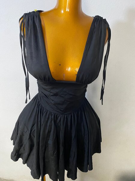 Robe noire courte en coton