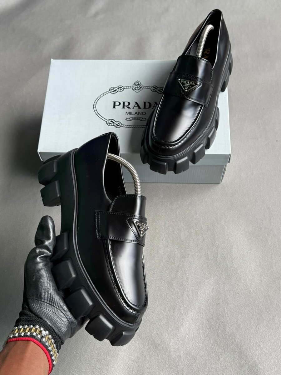 Chaussure Prada unisexe