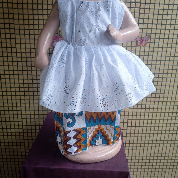 Robe blanche dentelle enfant