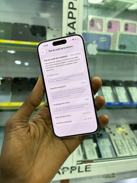 Disponible 15 Pro 128go écran