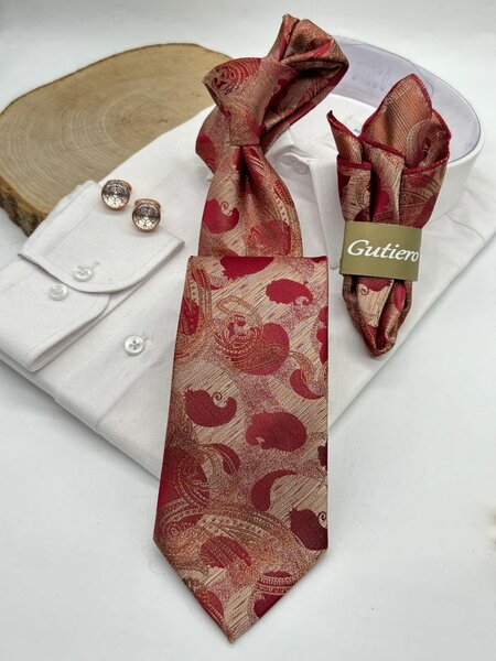 Flying tie with pocket square