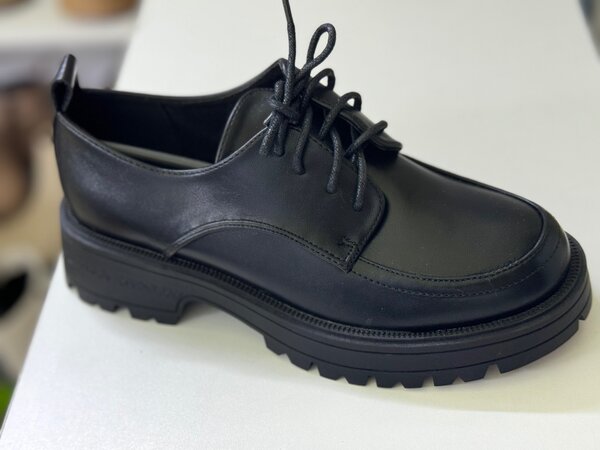 ботинки, кроссовки