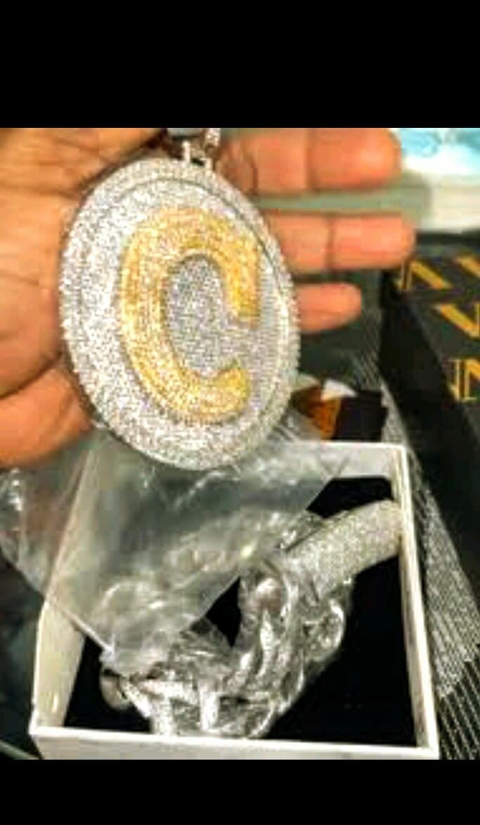 Pendentif lettre C en diamants