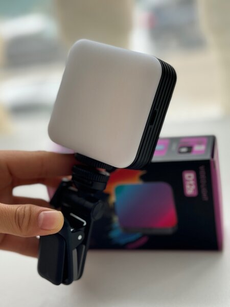 Портативный RGB видеосвет