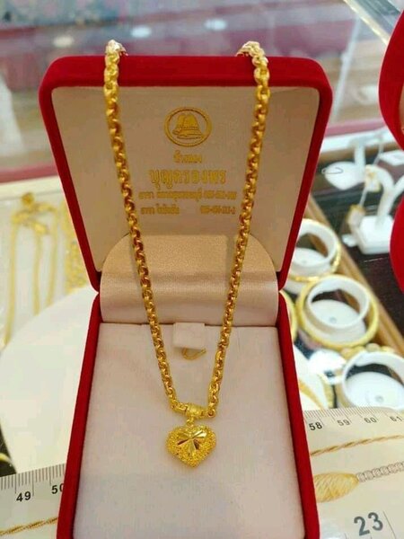 Collier en or avec pendentif cœur