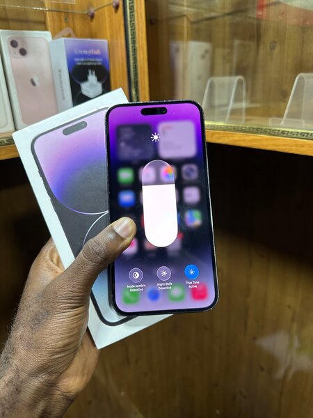 iPhone Pro Max avec carton