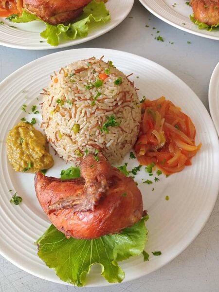 Plat de Riz et Poulet Grillé