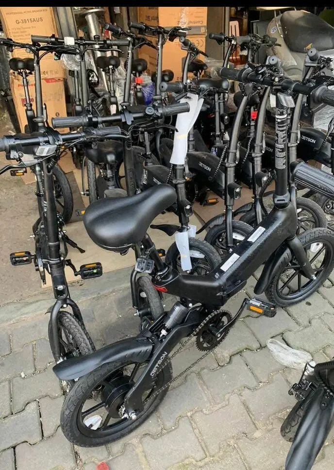 Vélo électrique pliant compact