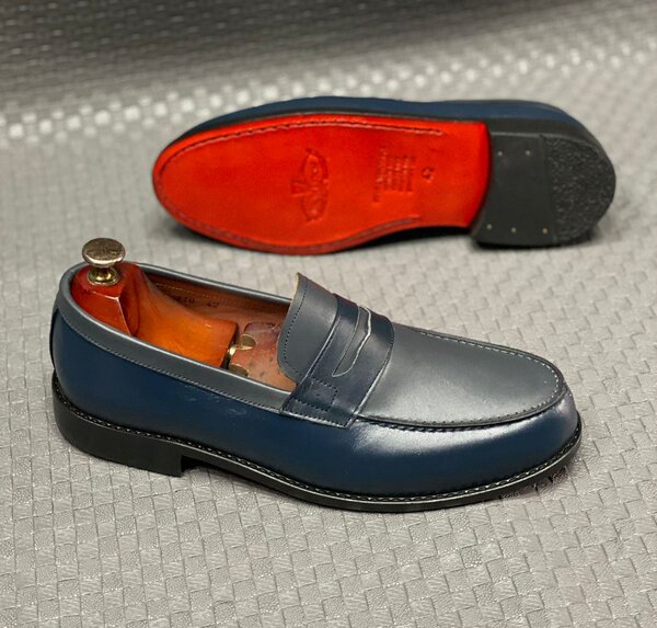 Mocassins en cuir bleu élégants