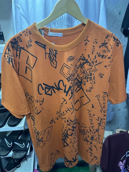 T-shirt moderne imprimée