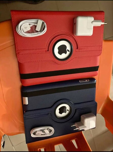 Étui rotatif iPad avec accessoires