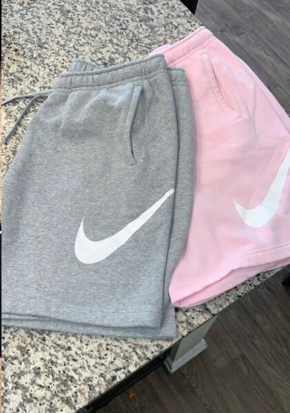 Shorts Nike gris et rose