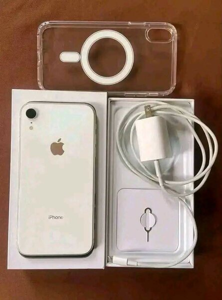 iPhone XR avec accessoires