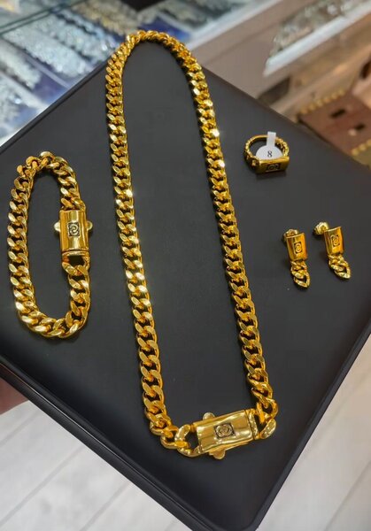 Montre et Bijoux Dorés