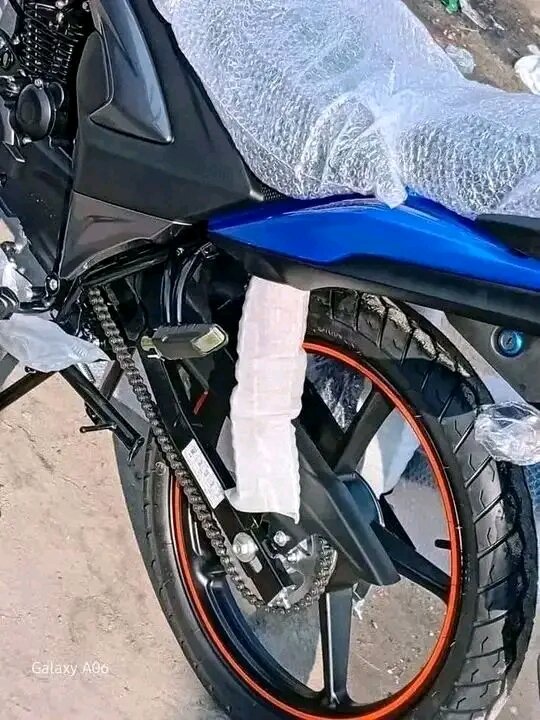 Moto sportive bleue 250cc