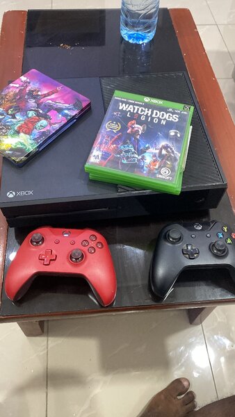 Console Xbox One avec Manettes