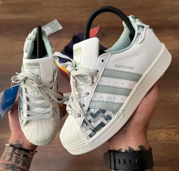 Baskets Adidas Superstar blanches