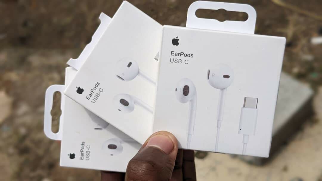 Apple type C headsets